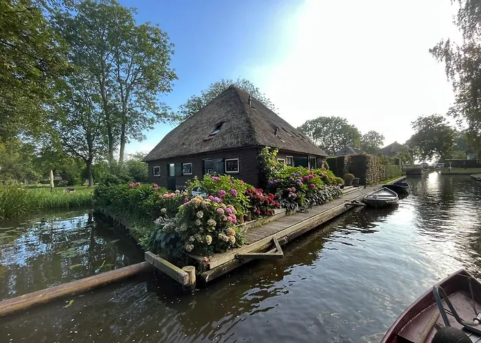 Plompeblad Guesthouse Giethoorn
